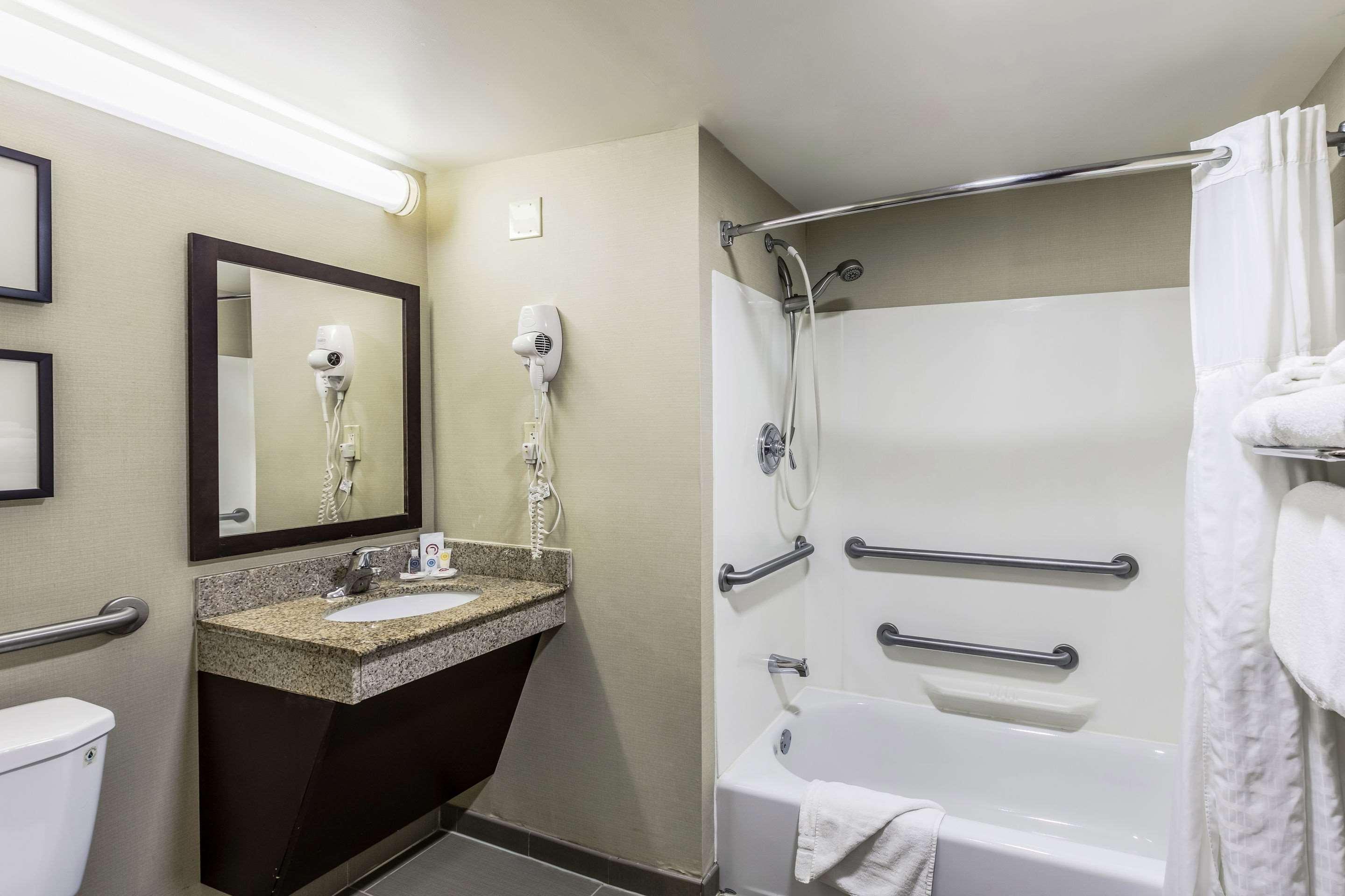 Comfort Inn Medford-Long Island エクステリア 写真